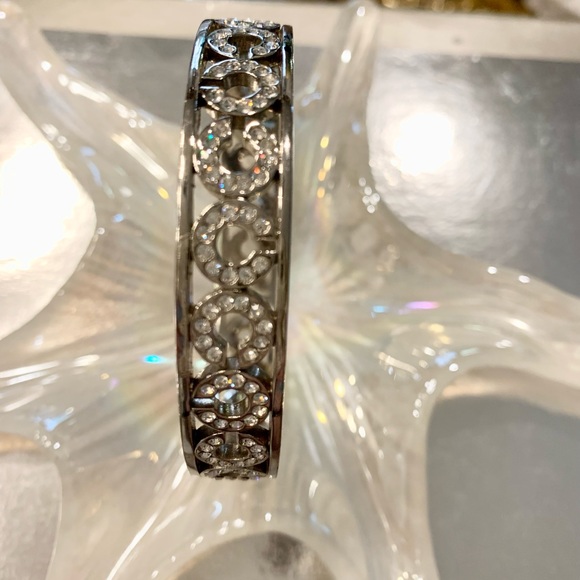 🤍✨COACH NWOT STUNNING SILVER CRYSTAL LATTICE BANGLE EYECATCHING DESIGN PRISTINE - Picture 4 of 5